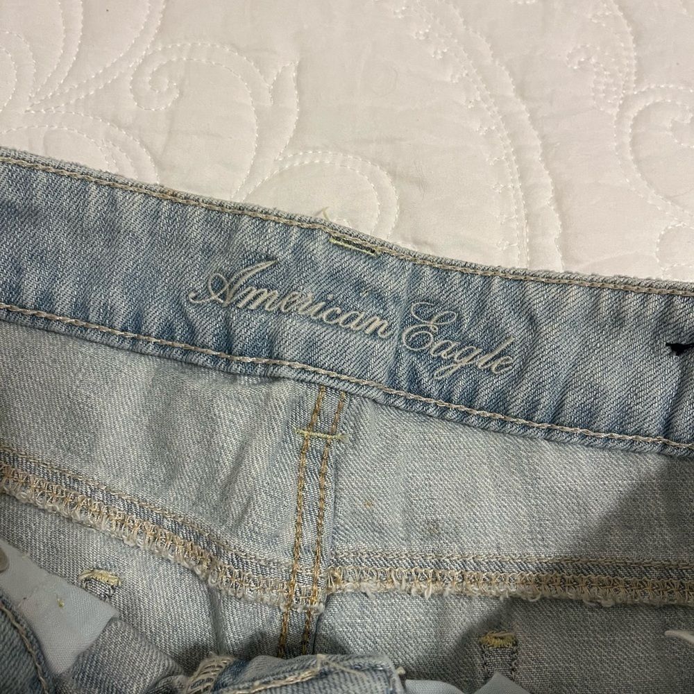 Women American Eagle outfitter white washed distressed jean shorts size 4 ripped - Picture 4 of 6